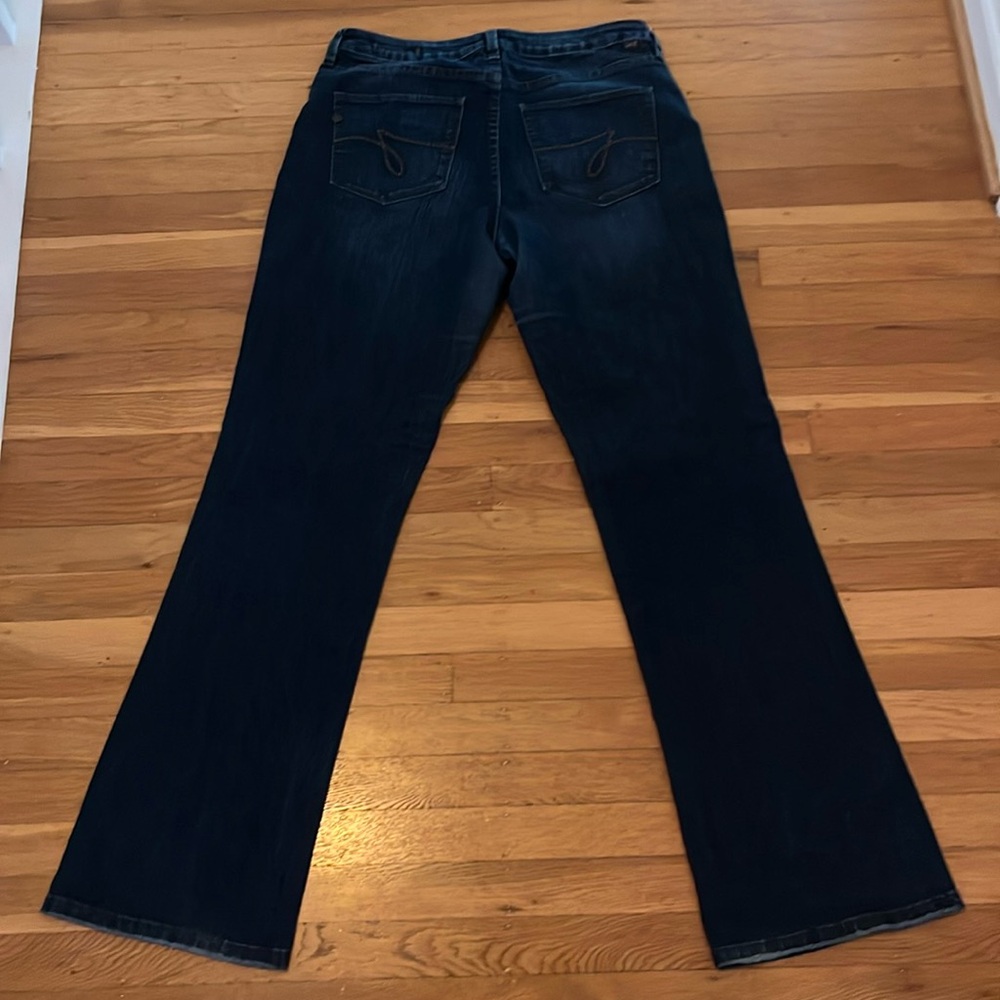 Gorgeous dark wash low-rise, bootcut Jag Jeans. Size 10. Excellent condition.